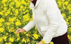 烧烤点燃衣服情急跳江